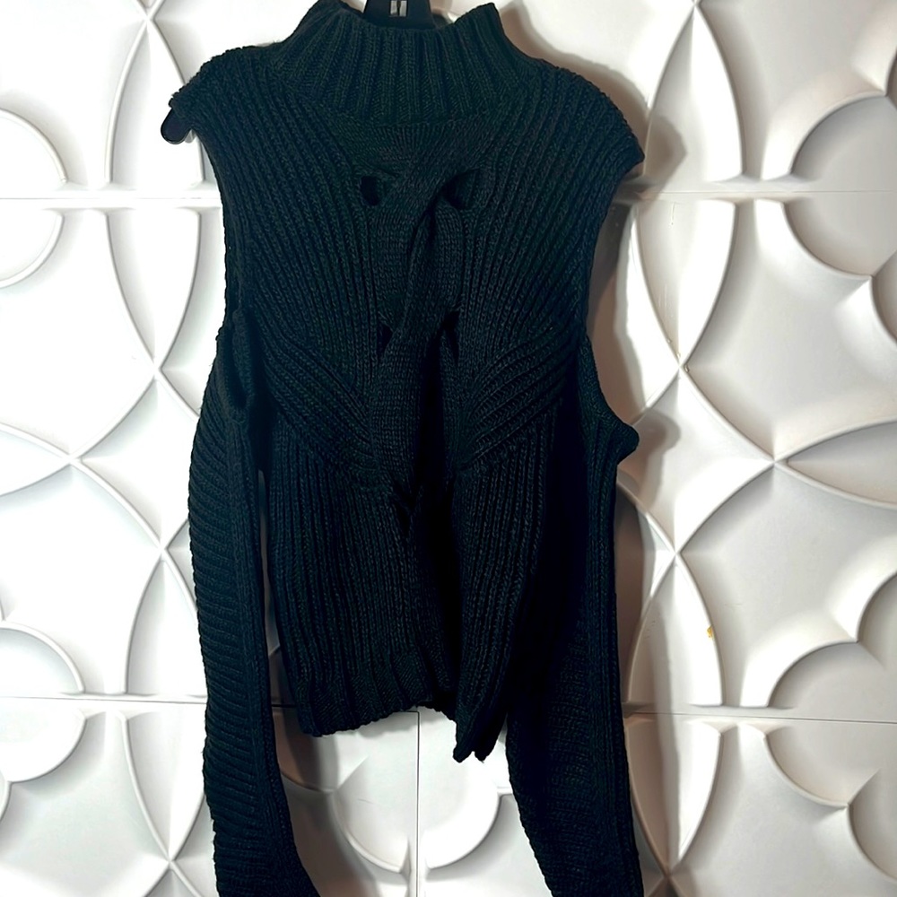 For love and lemons keke cutout turtleneck sweater L.    (Loc/M)